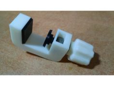Nut&Bolt-based strong G-Clamp with flexible pads 3D Print Model