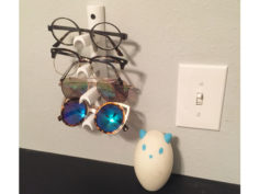 Eye glasses holder – Wall mounted 3D Print Model