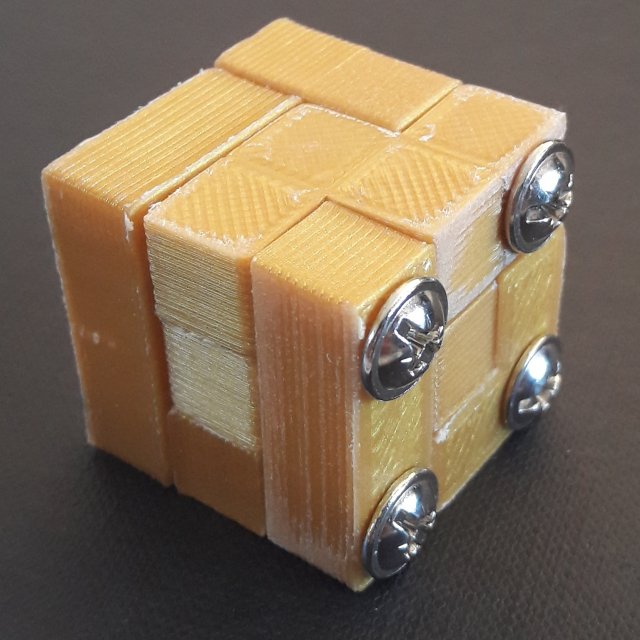 Casse tete cube 3 par 3 avec perage de montage 3D Model